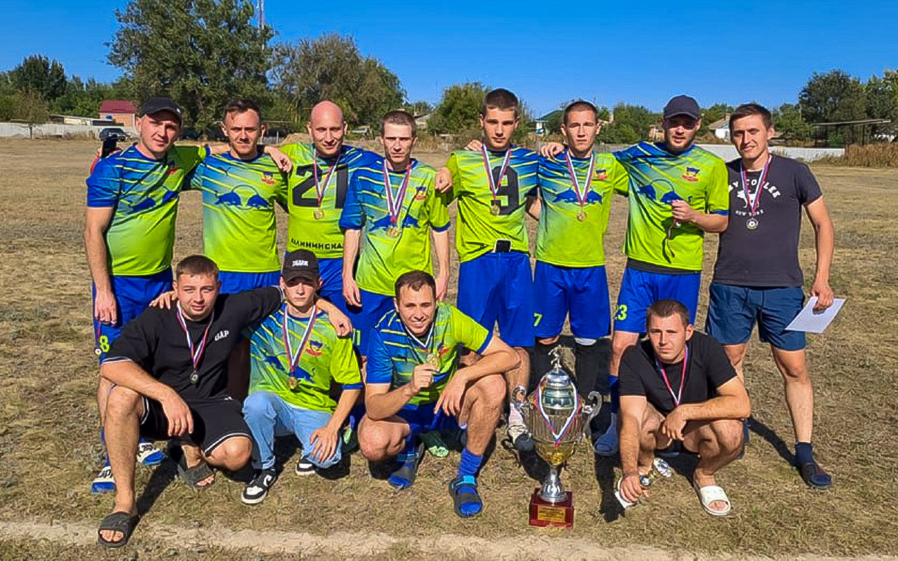 Команда из Калининской заняла первое место по футболу
